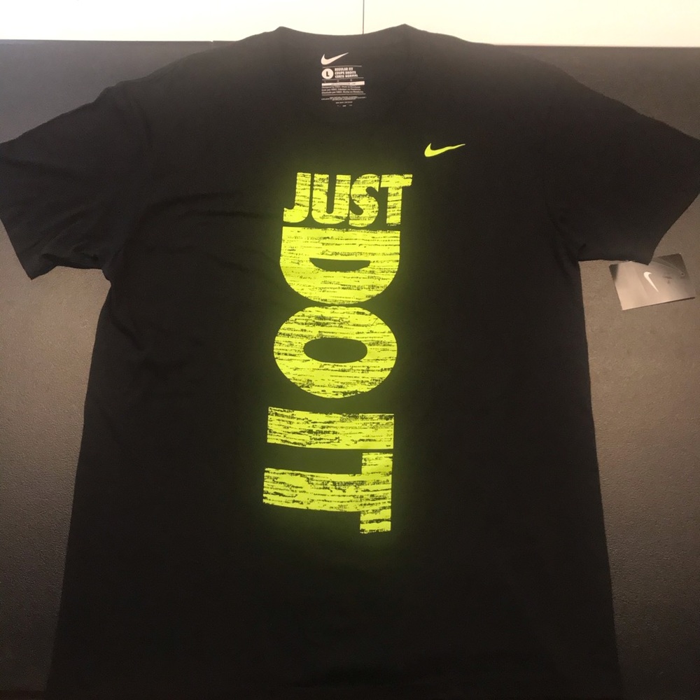 Men’s Nike Shirt